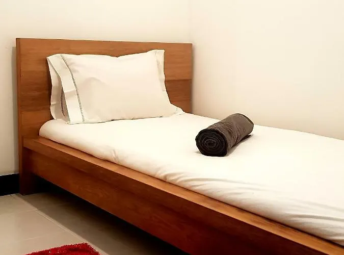 דירה Metro Station